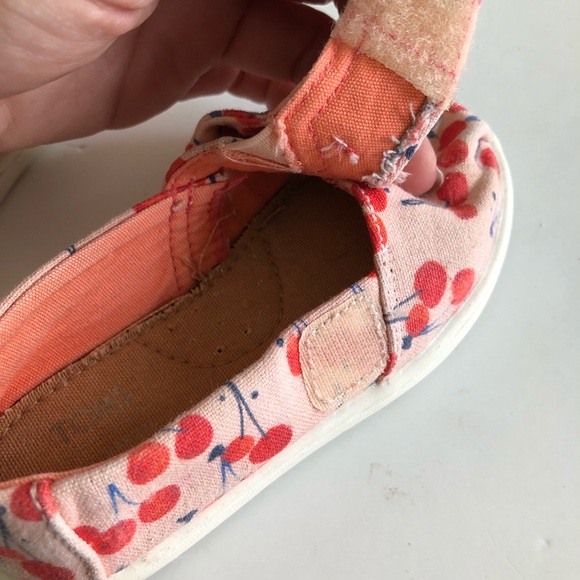 TOMS Tiny Classics Coral Pink Cherry Cherie Print Bow. Size T6 - Picture 8 of 8